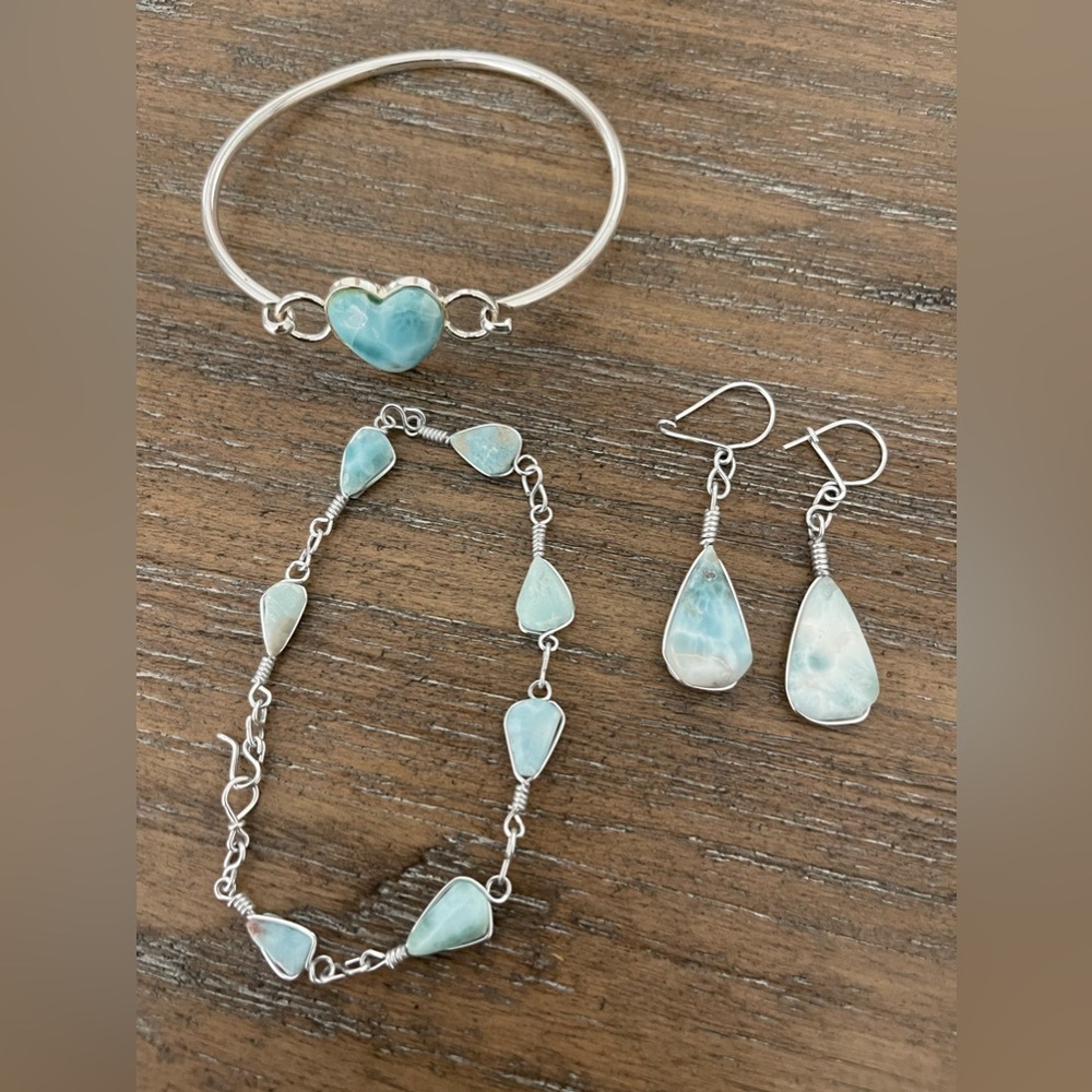 Bundled two bracelets & one pair of earrings